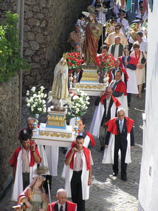 Prociss�o na festa do Sagrado Cora��o de Jesus