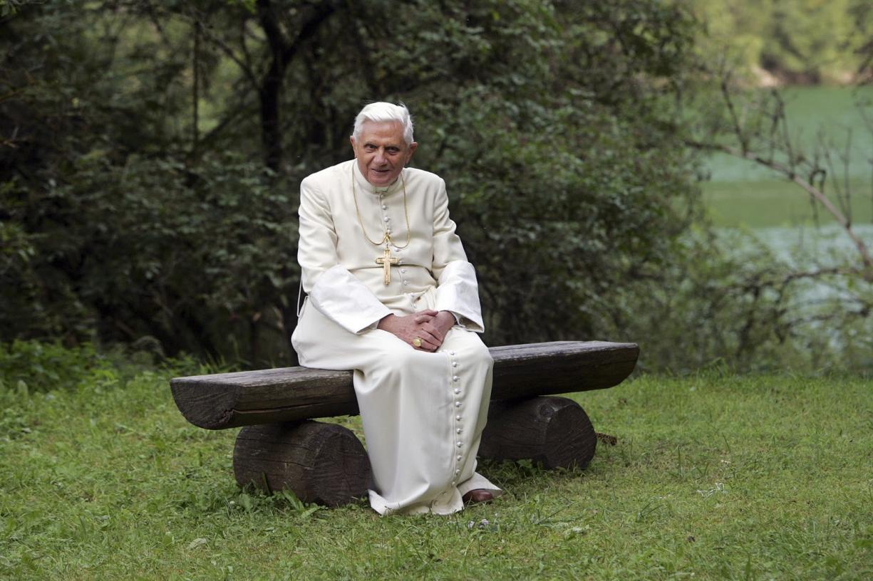 90 anos do Papa Emérito Bento XVI - Emissão 16-04-2017