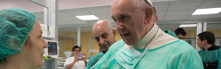 Papa visitou bebés internados em serviço de neonatologia