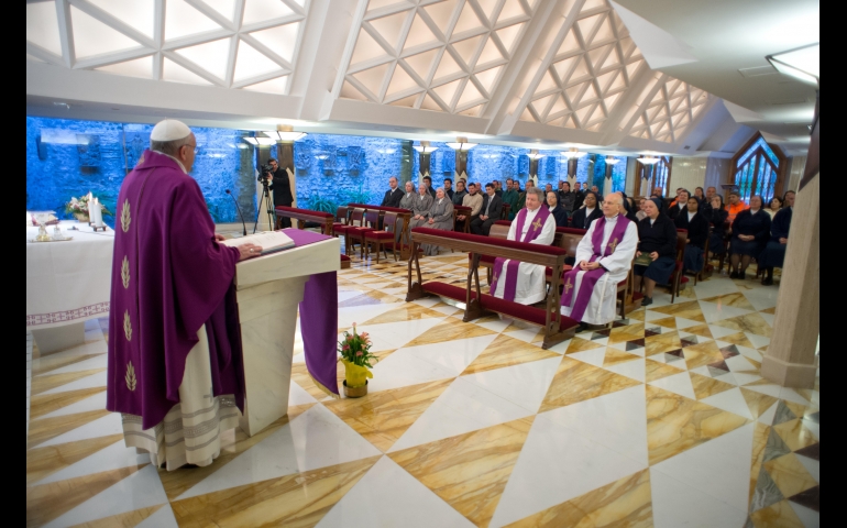 Missa em Santa Marta: «Coragem» para quem trata dos doentes do Covid-19
