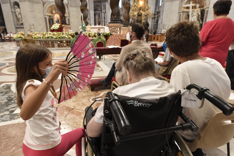 Vaticano: «Os avós e idosos são o pão que nutre a nossa vida», papa Francisco