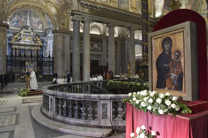 Vaticano: «A Mãe não é um dom opcional, é o testamento de Cristo»