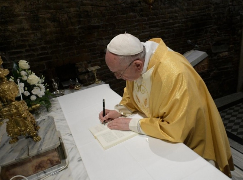 Loreto: Papa assina novo documento para os jovens