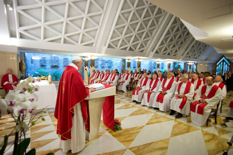 Vaticano: Papa pede que se ensine «as pessoas a adorar»