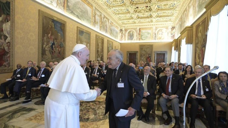 Papa pede cientistas comprometidos com “o bem comum” e lembra desafios da humanidade