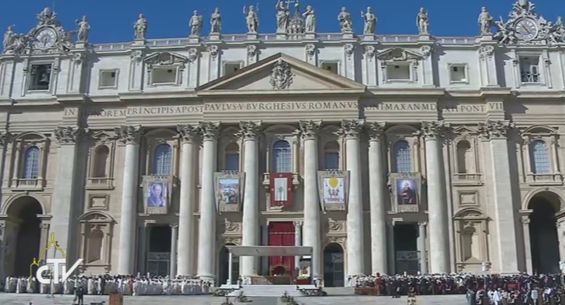 Vaticano: O Cristianismo é “uma história de amor”