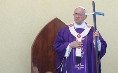 O papa sobre o naufrágio em Lampedusa: Me vem à mente a palavra vergonha. É uma vergonha!