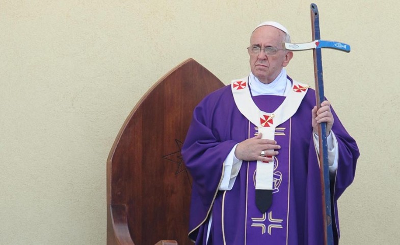 O papa sobre o naufrágio em Lampedusa: Me vem à mente a palavra vergonha. É uma vergonha!